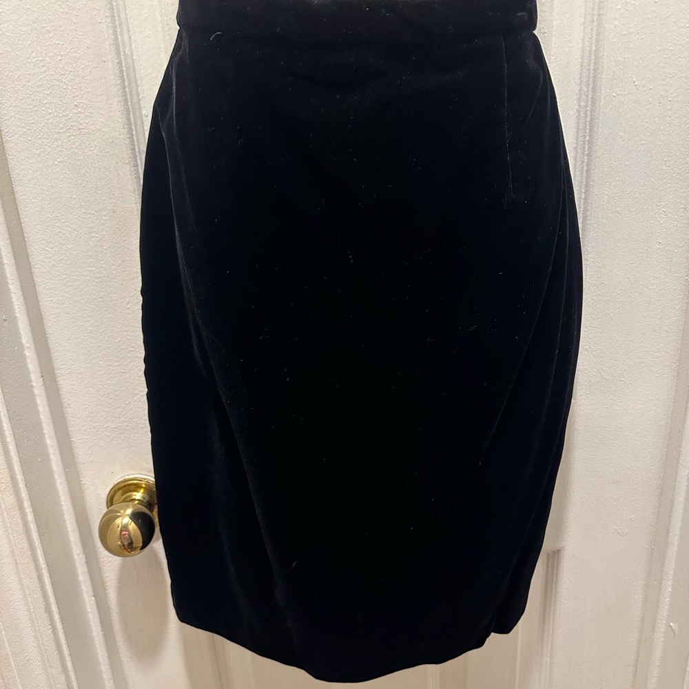 Vtg J.Harris Black Velvet Rhinestone Formal 2 Pc Suit Skirt & Keyhole Jacket 6 - Picture 14 of 16